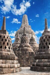 Candi Borobudur: A Majestic Journey Through Time and Stone!