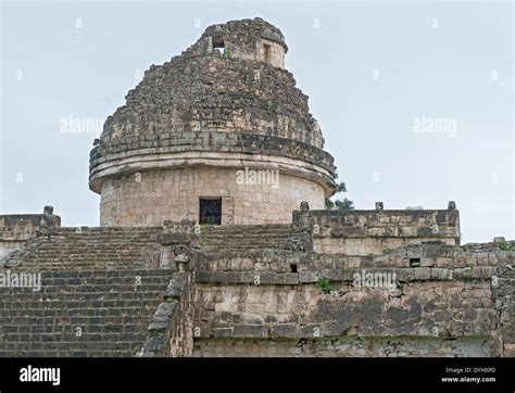  El Castillo at Chichén Itzá: Unveiling the Secrets of an Ancient Mayan Observatory!