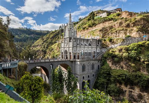  El Santuario de Las Lajas: วิหารศักดิ์สิทธิ์ที่เกาะอยู่บนหน้าผา!