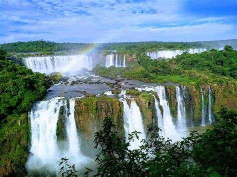  Iguazu Falls: Waterfalls Cascading Down into Breathtaking Depths!