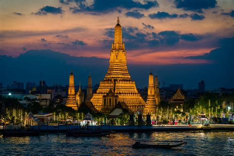  Wat Arun Ratchawararam Ratchawaramahawihan: ความงามศิลปะเหนือเชียง 강!