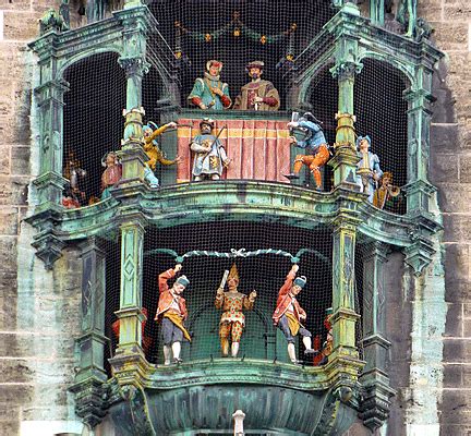  Glockenspiel! เงาเวทมนต์แห่งดนตรีและตำนานของมิวนิก