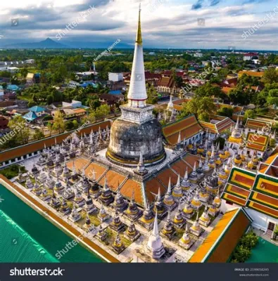  วัดพระศรีมหาธาตุ! อลังการสถาปัตยกรรมล้านช้างที่ผสมผสานความเก่าแก่และทันสมัย